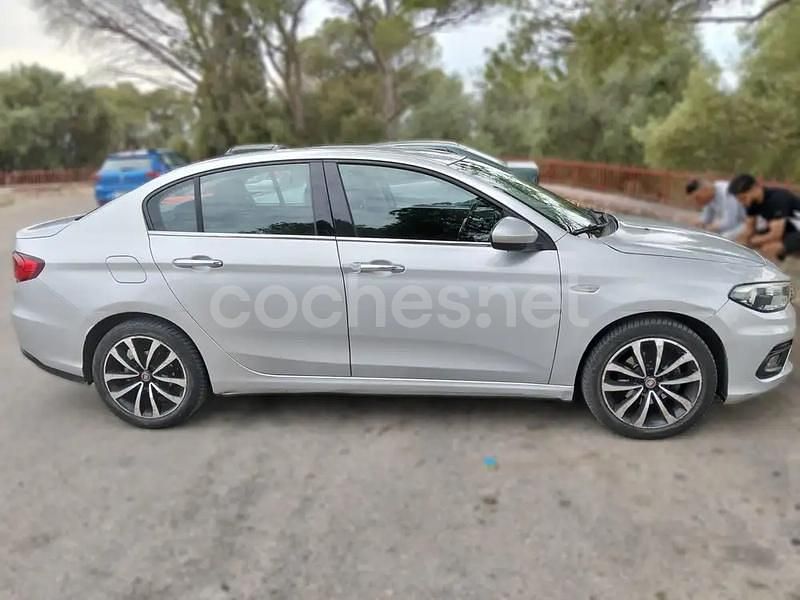 Usado Fiat Tipo Lounge 120 CV (88 kW) 2016 Gris / plata Berlina