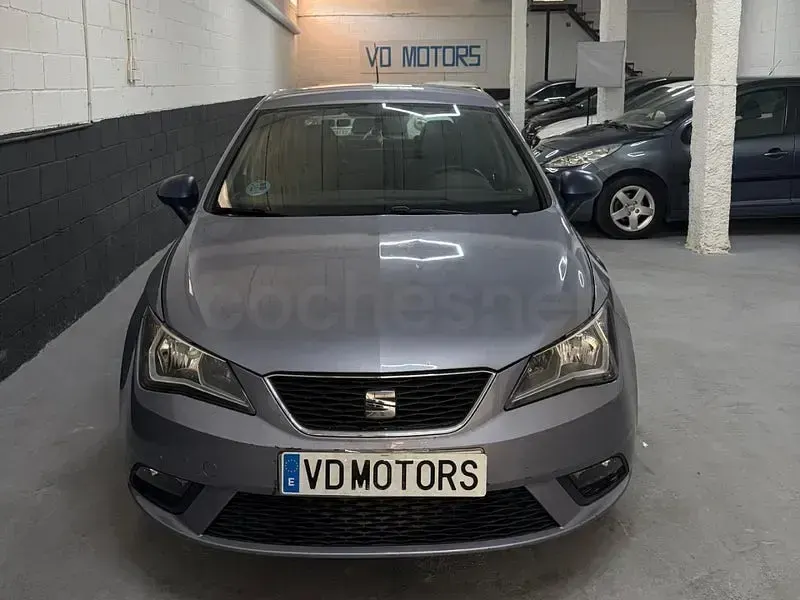 Usado Seat Ibiza CONNECT 90 CV (66 kW) 2015 Gris / plata Berlina