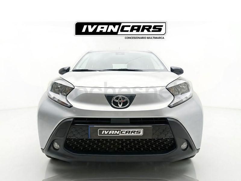 Käytetty Toyota Aygo X Play 72 HP (52 kW) 2023 Harmaa Katumaasturi