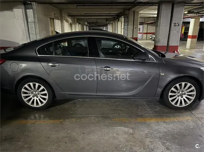 Usado Opel Insignia Cosmo 140 CV (102 kW) 2009 Gris / plata Berlina