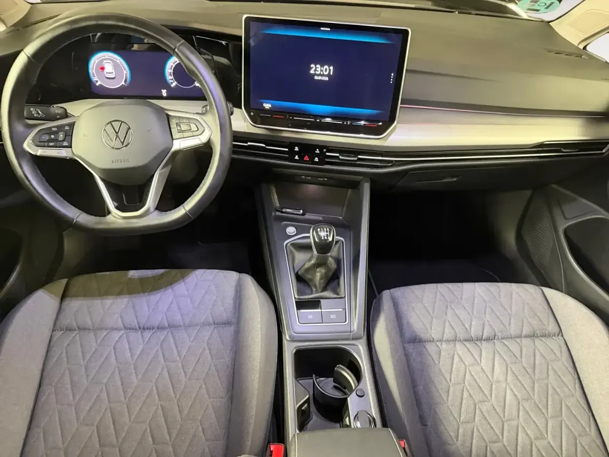 Usado VW Golf VIII 115 CV (84 kW) 2025 Negro