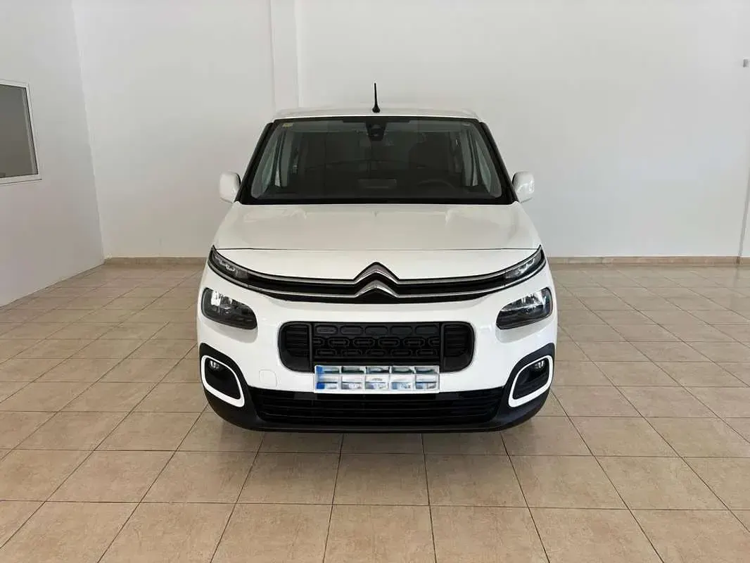Usado Citroën Berlingo Feel 110 CV (80 kW) 2020 Blanco Monovolumen