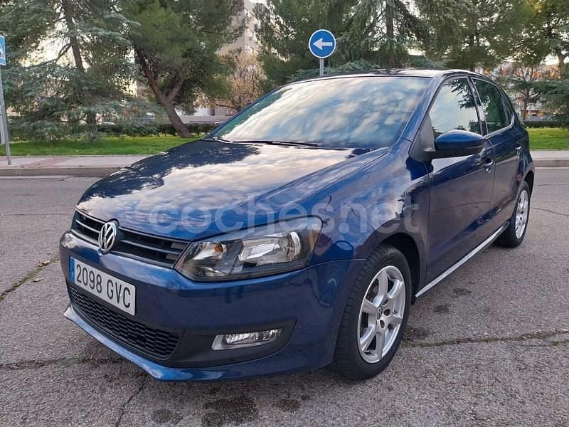 Azul Usado 2010 VW Polo Advance Berlina | 5890 € (Precio justo) - Imagen 1/4