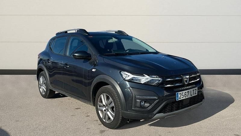 Gris Usado 2021 Dacia Sandero Comfort Berlina | 14.700 € (Un poco caro) - Imagen 1/4