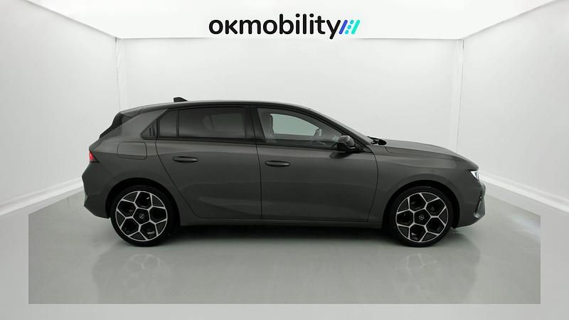 Usado Opel Astra 130 CV (95 kW) 2023 Vulkan grey
