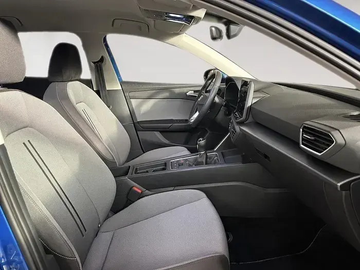 Usado Seat Leon Style 116 CV (85 kW) 2025 Azul Familiar