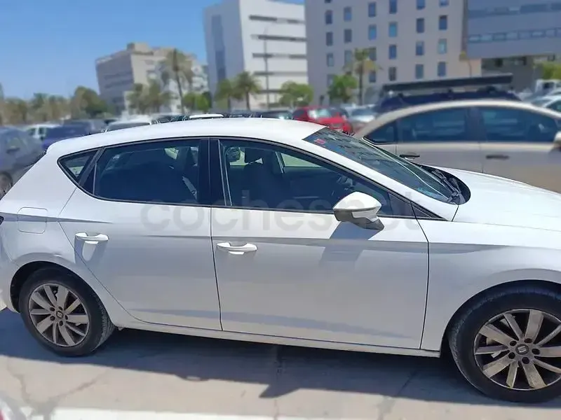 Usado Seat Leon Style 115 CV (84 kW) 2019 Blanco Familiar
