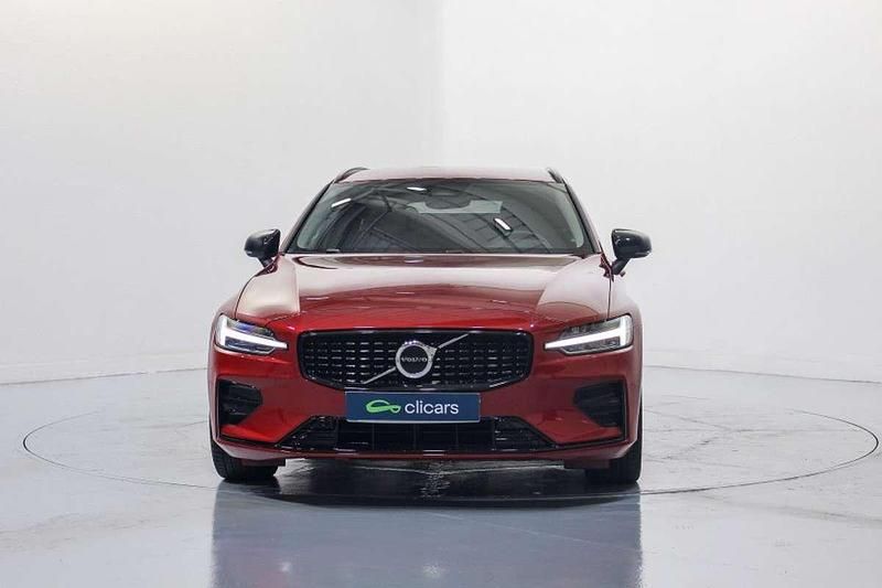 Usado Volvo V60 Plus 197 HP (144 kW) 2022 Vermelho Carrinha