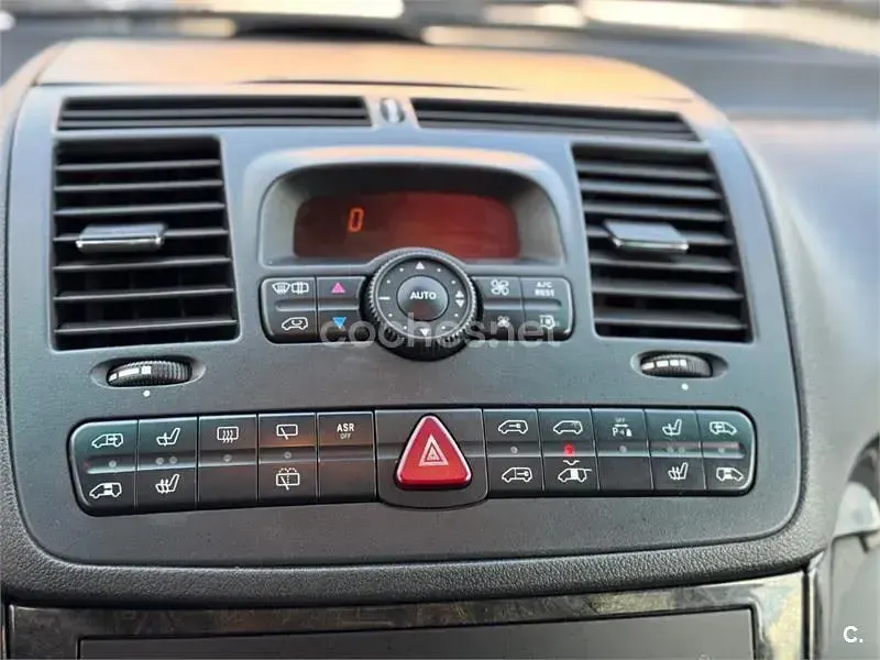 Usado Mercedes Viano 204 CV (150 kW) 2011 Gris / plata Monovolumen