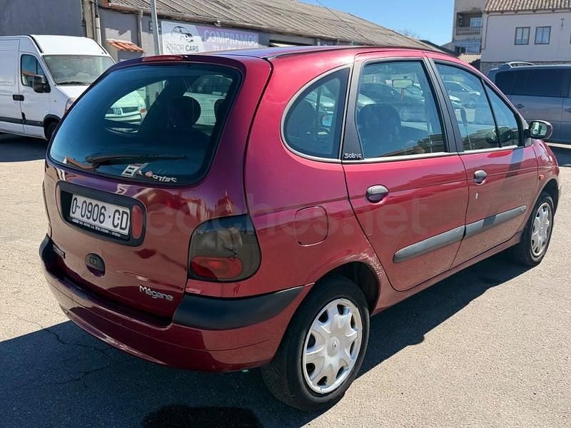 Usado Renault Scénic 100 CV (73 kW) 1999 Granate Monovolumen