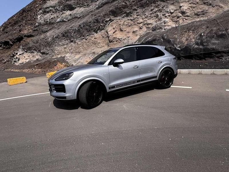 Käytetty Porsche Cayenne 519 HP (381 kW) 2024 Harmaa Katumaasturi