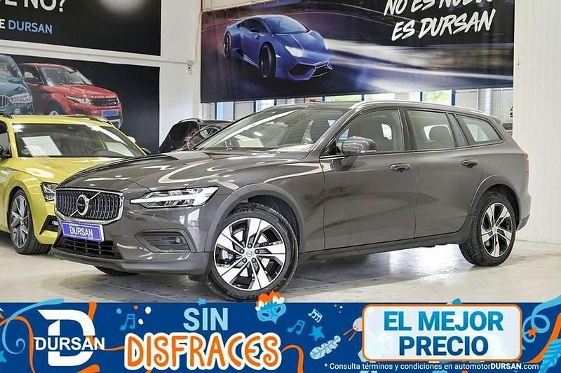 Usado Volvo V60 CC Core 199 CV (146 kW) 2024 Marrón Familiar