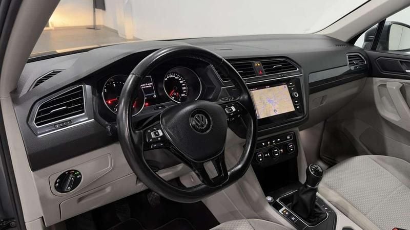 Usado VW Tiguan Allspace 150 CV (110 kW) 2021 Gris SUV