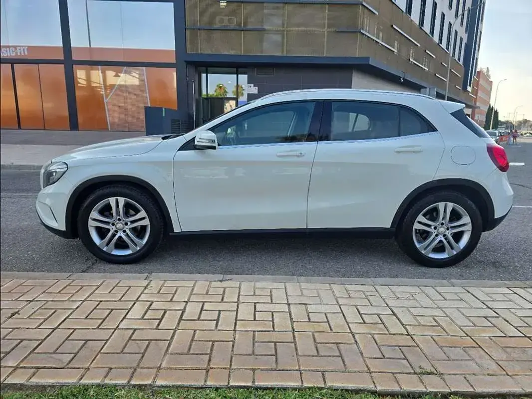 Usado Mercedes GLA200 Urban 136 CV (100 kW) 2015 Blanco SUV