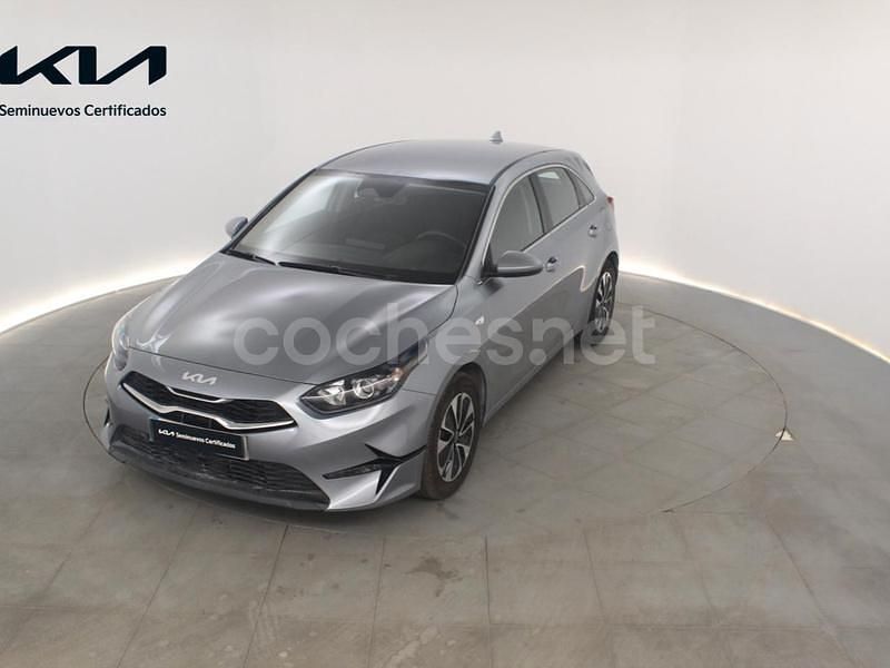 Gris / plata Usado 2025 Kia Ceed Utilitario | 20.800 € (Un poco caro) - Imagen 1/4