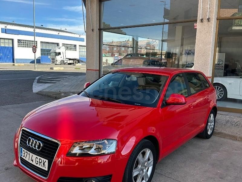 Usado Audi A3 Attraction 160 CV (117 kW) 2009 Rojo Utilitario