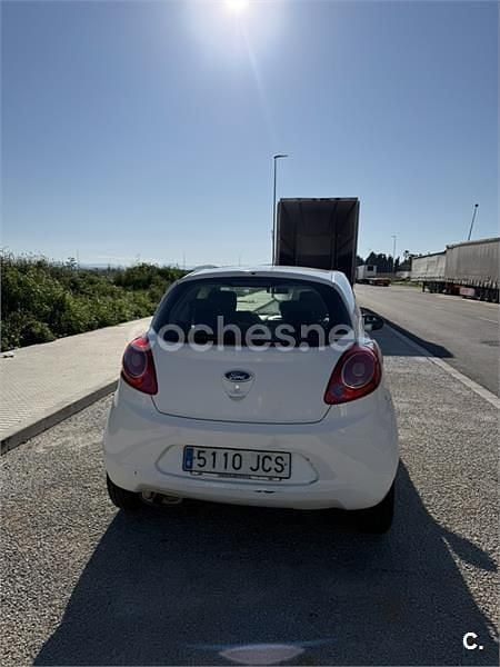 Usado Ford Ka 69 CV (50 kW) 2015 Blanco Berlina