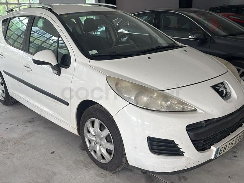 Usado Peugeot 207 90 CV (66 kW) 2010 Blanco Familiar