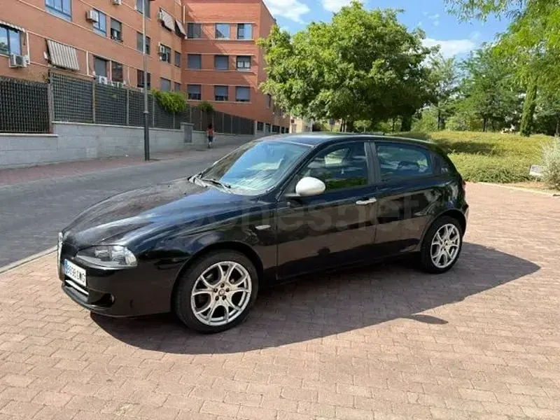Usado Alfa Romeo 147 Distinctive 105 CV (77 kW) 2010 Negro Utilitario