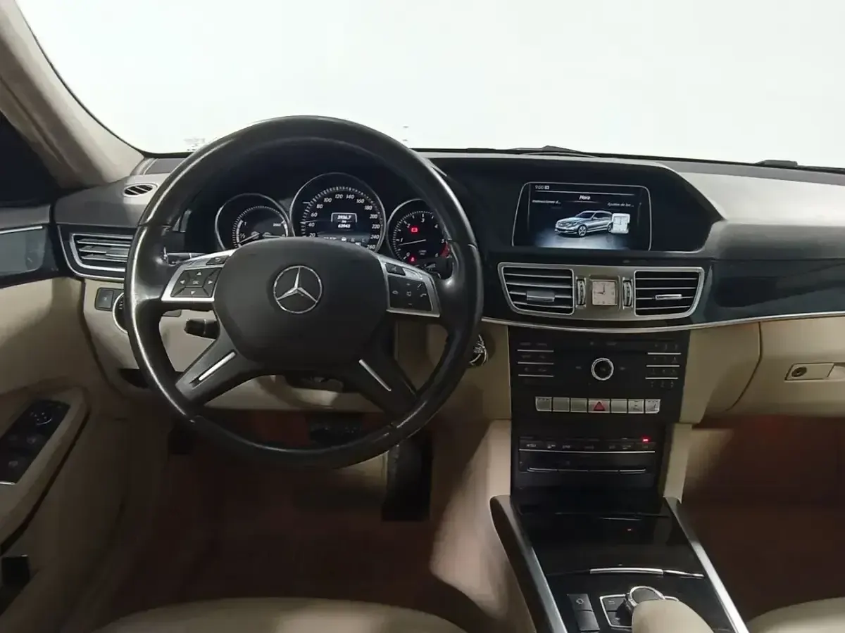 Usado Mercedes E300 Avantgarde 231 CV (169 kW) 2015 Azul Familiar