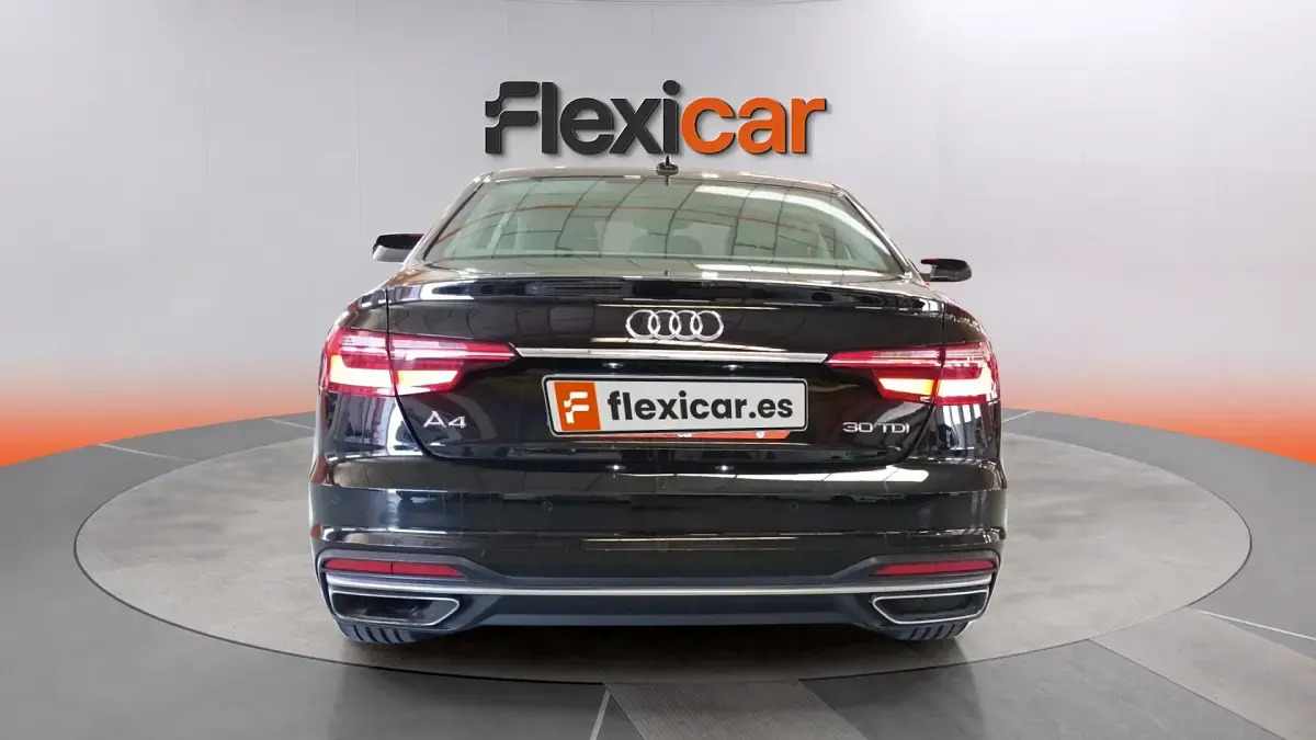 Usado Audi A4 Advanced Plus 136 CV (100 kW) 2020 Negro Berlina