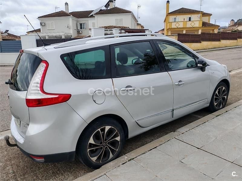 Usado Renault Scénic III Bose Edition 130 CV (95 kW) 2014 Gris / plata Monovolumen