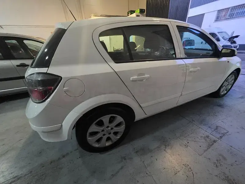 Usado Opel Astra Cosmo 100 CV (73 kW) 2008 Blanco Berlina