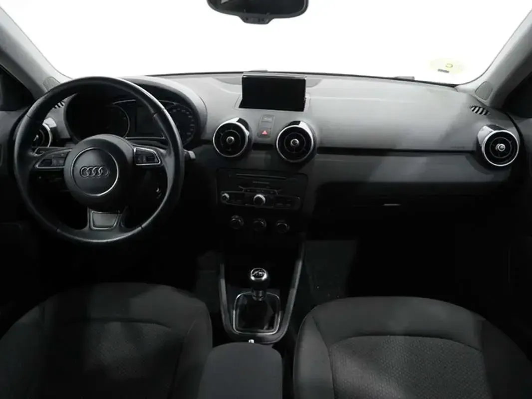 Usado Audi A1 Sportback Attraction 125 CV (91 kW) 2018 Rojo Utilitario