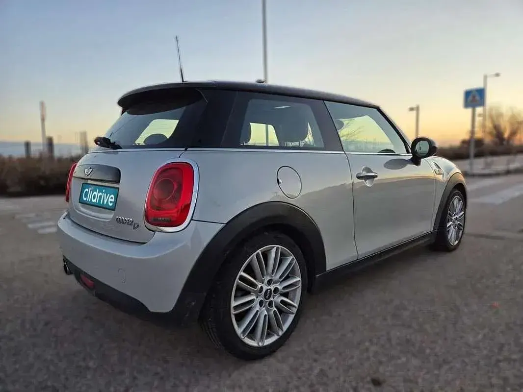 Usado Mini Cooper D 109 CV (80 kW) 2017 Gris Utilitario
