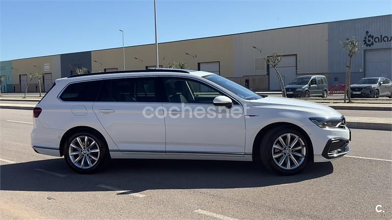 Begagnad VW Passat GTE 218 HK (160 kW) 2020 Vit Kombi
