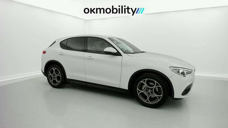 Usado Alfa Romeo Stelvio Sprint 160 CV (117 kW) 2022 Blanco SUV