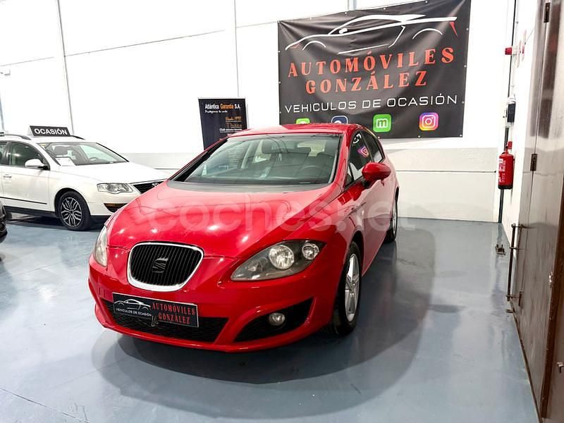 Usado Seat Leon Reference 105 CV (77 kW) 2011 Rojo Berlina