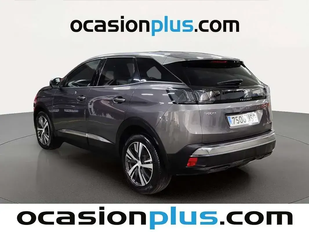 Usado Peugeot 3008 Allure 136 CV (100 kW) 2024 Gris SUV