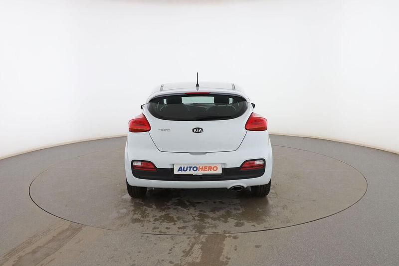 Usado Kia Ceed 100 HP (73 kW) 2017 Branco Citadino
