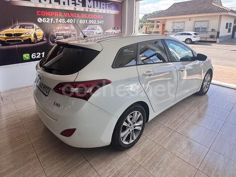 Usado Hyundai i30 110 CV (80 kW) 2014 Blanco Familiar
