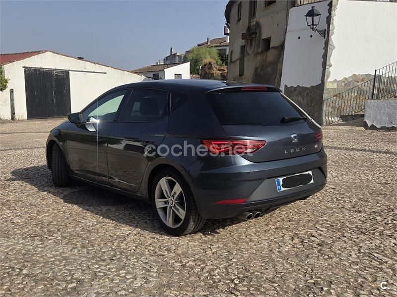 Usado Seat Leon FR 150 CV (110 kW) 2020 Gris / plata Berlina