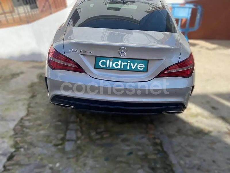 Usado Mercedes CLA200 136 CV (100 kW) 2018 Gris / plata Berlina