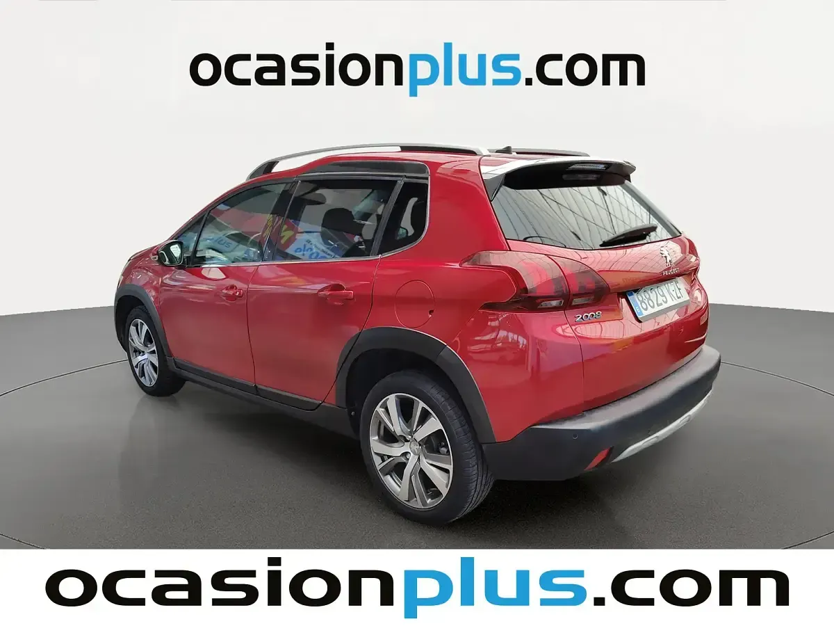 Usado Peugeot 2008 Allure 100 CV (73 kW) 2019 Rojo SUV
