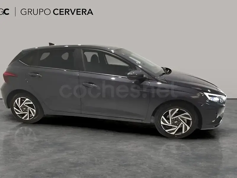 Usado Hyundai i20 100 CV (73 kW) 2025 Gris / plata Utilitario