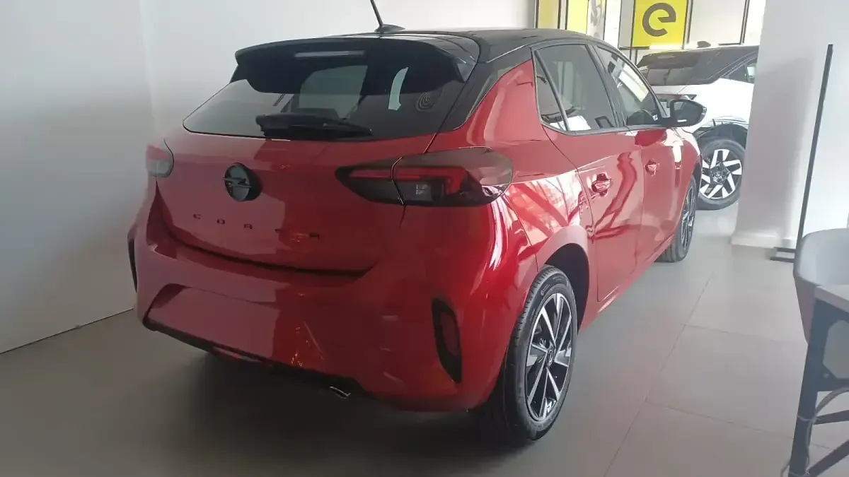 Nuevo Opel Corsa 100 CV (73 kW) 2026 Rojo Utilitario