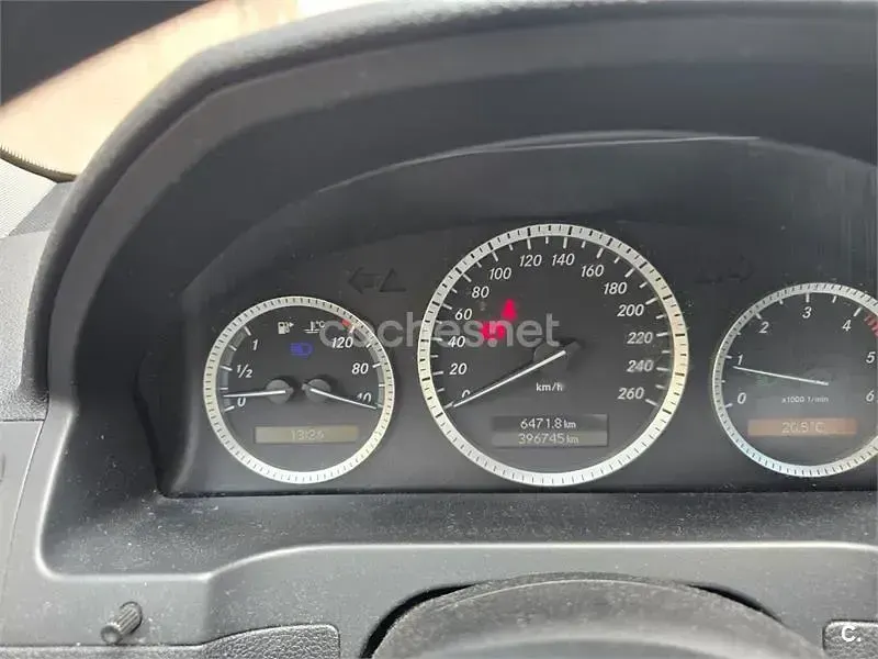 Usado Mercedes C200 136 CV (100 kW) 2010 Negro Familiar