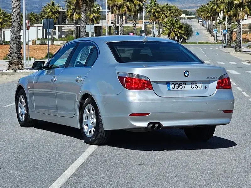 Käytetty BMW 530 231 HP (169 kW) 2004 Harmaa Sedan