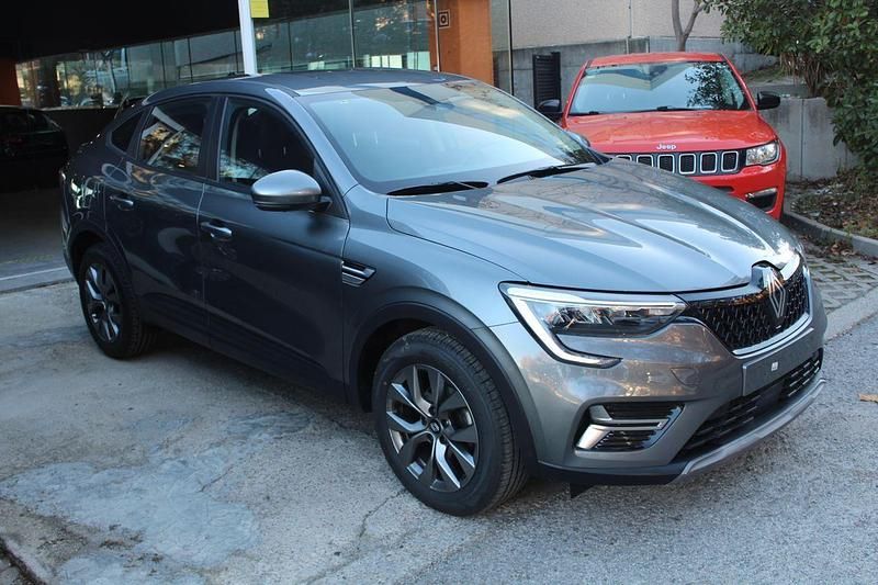 Usado Renault Arkana Evolution 141 CV (103 kW) 2024 Gris SUV