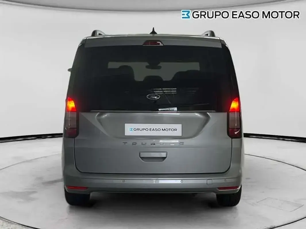 Usado Ford Tourneo Titanium 114 CV (83 kW) 2023 Plateado Van