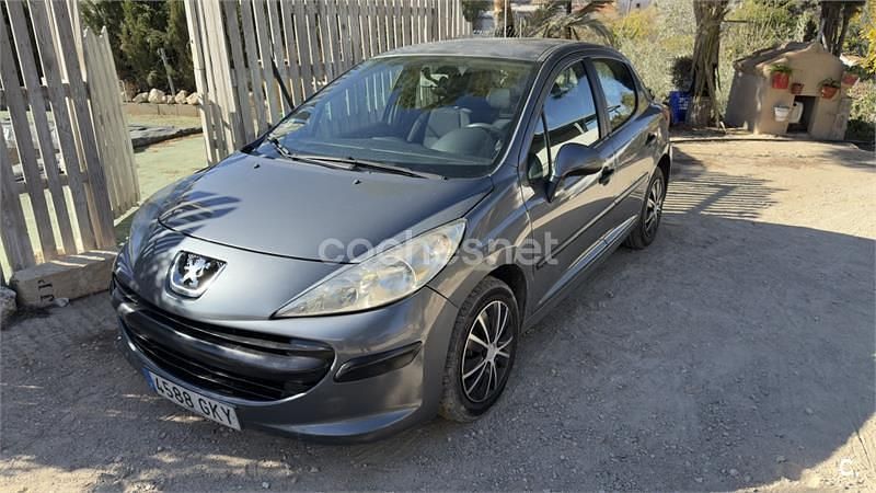 Usado Peugeot 207 70 CV (51 kW) 2009 Gris / plata Berlina