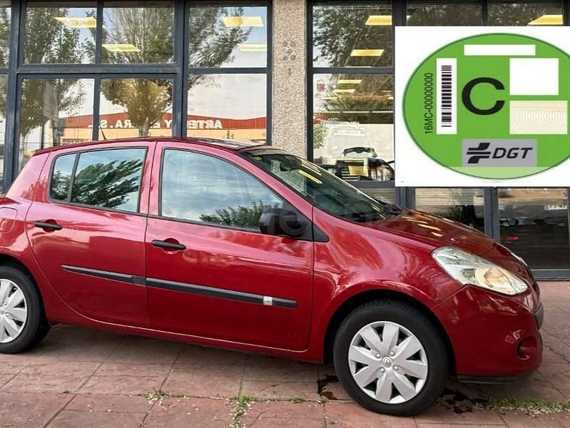 Usado Renault Clio II 75 CV (55 kW) 2010 Granate Berlina