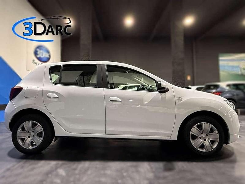 Usado Dacia Sandero Comfort 95 CV (69 kW) 2019 Blanco Utilitario