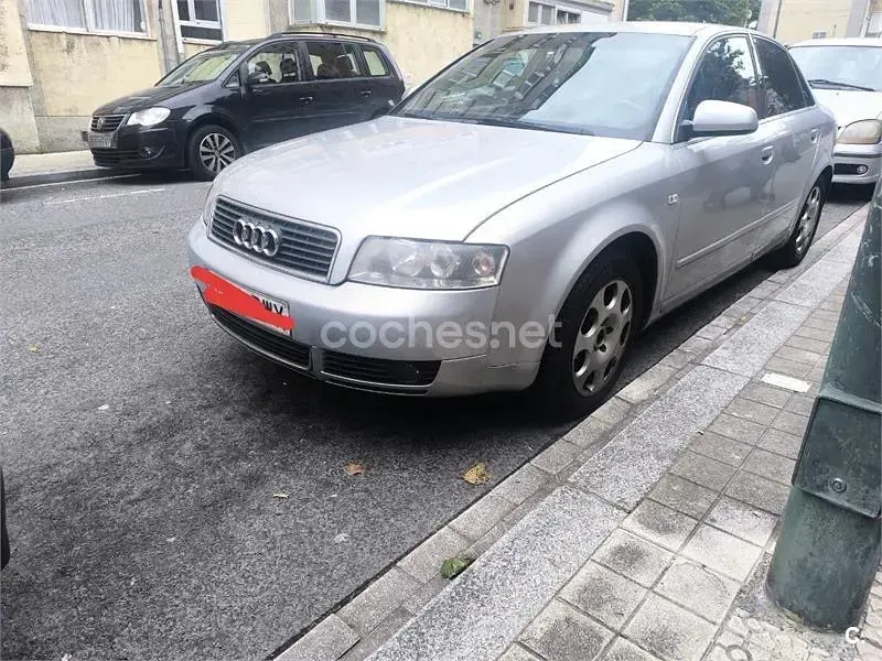 Usado Audi A4 130 CV (95 kW) 2004 Gris / plata Berlina