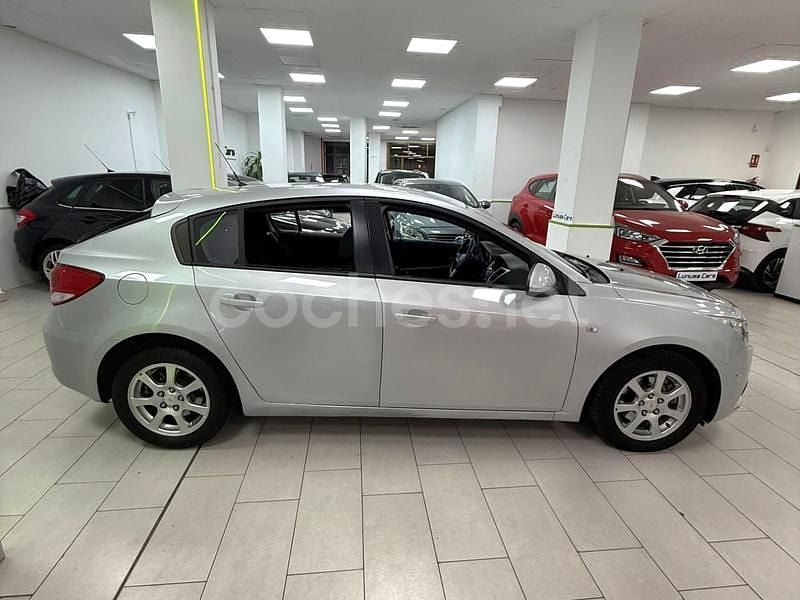 Usado Chevrolet Cruze LTZ 163 CV (119 kW) 2012 Gris / plata Berlina
