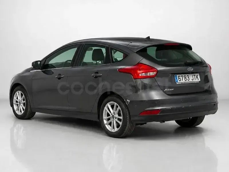 Usado Ford Focus Titanium 125 CV (91 kW) 2016 Gris / plata Berlina
